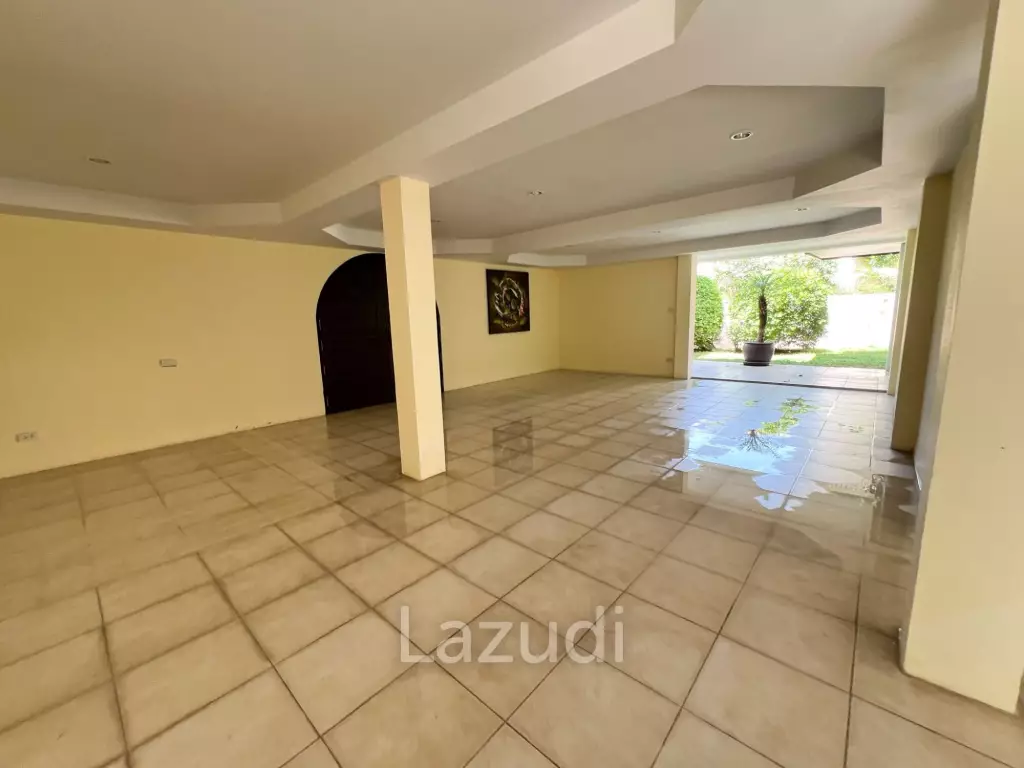 4-Bedroom Villa with Garden - Near Fisherman's Village