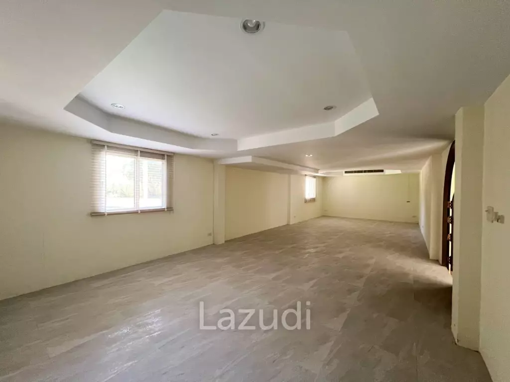 4-Bedroom Villa with Garden - Near Fisherman's Village