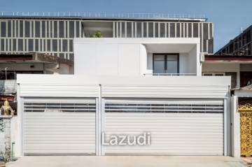 3 bedroom 4 bathroom 205 SQ.M Townhouse in Pradipat