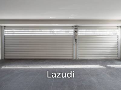 3 bedroom 4 bathroom 205 SQ.M Townhouse in Pradipat