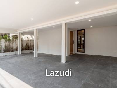 3 bedroom 4 bathroom 205 SQ.M Townhouse in Pradipat