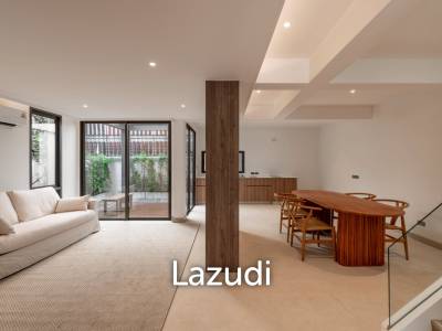 3 bedroom 4 bathroom 205 SQ.M Townhouse in Pradipat
