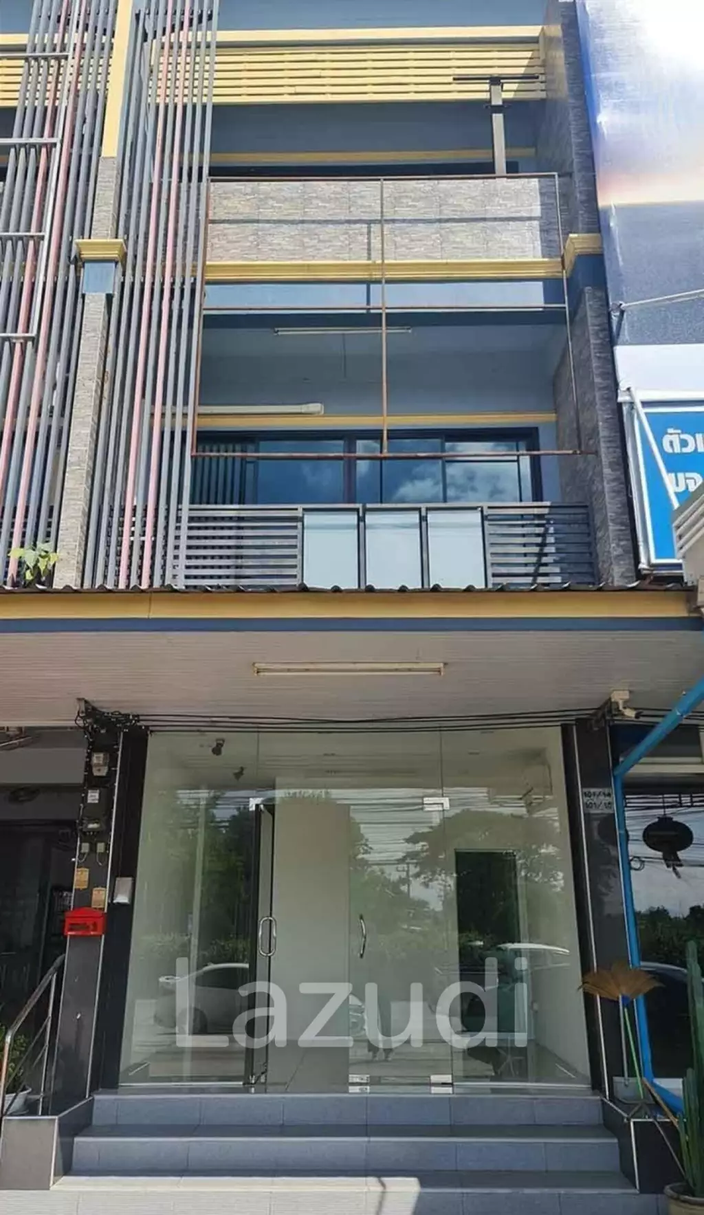 3-Storey Commercial Building on The main road at Hang Dong.