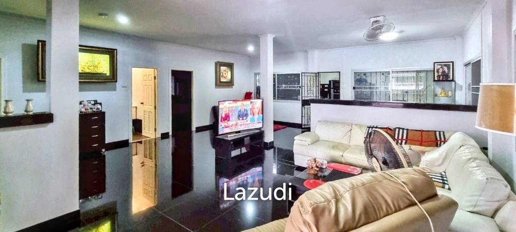 3 Beds 2 Baths 220 SQ.M. House In East Pattaya