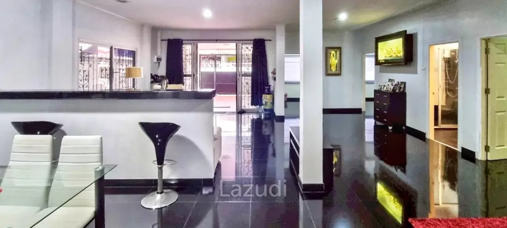 3 Beds 2 Baths 220 SQ.M. House In East Pattaya