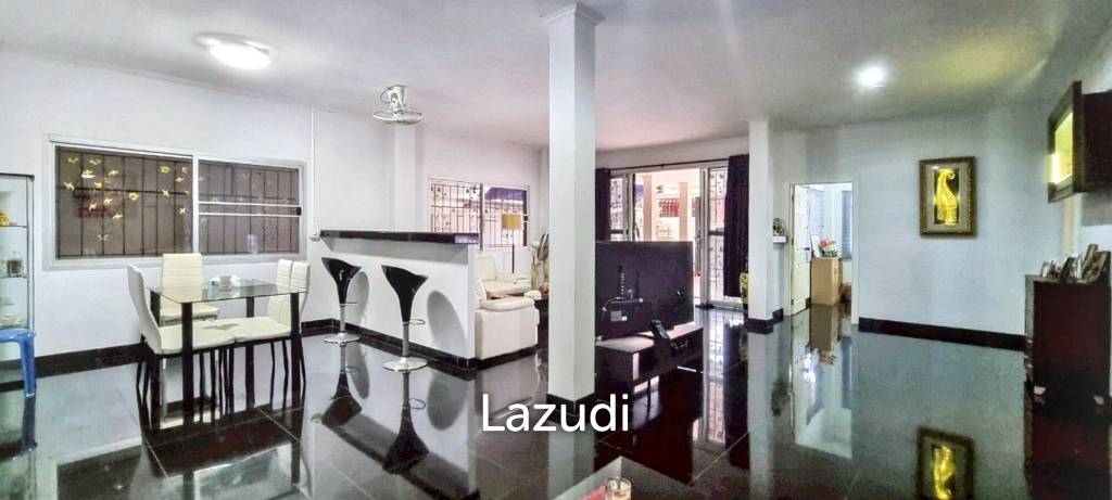3 Beds 2 Baths 220 SQ.M. House In East Pattaya