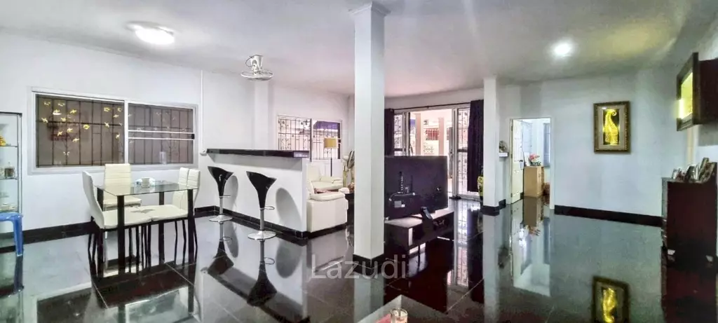 3 Beds 2 Baths 220 SQ.M. House In East Pattaya