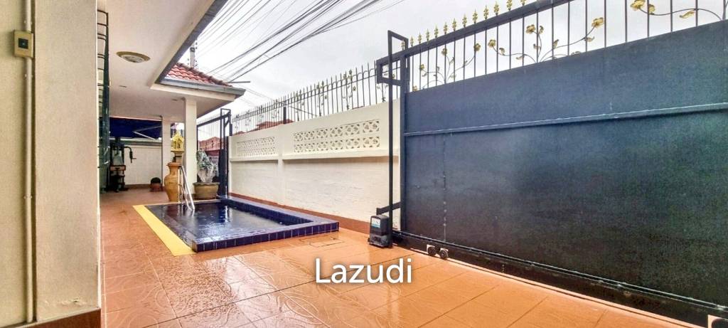 3 Beds 2 Baths 220 SQ.M. House In East Pattaya