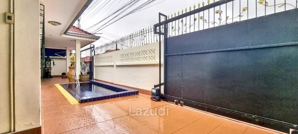 3 Beds 2 Baths 220 SQ.M. House In East Pattaya