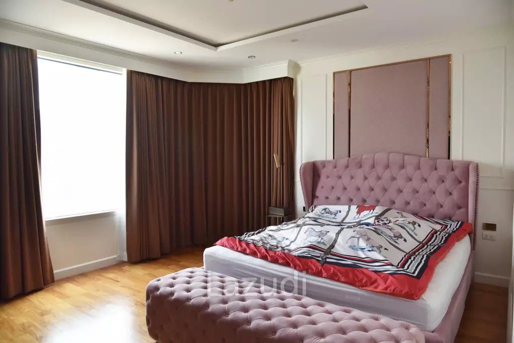 4 Bedroom 5 Bathroom 283.6 Sq.m Watermark Chaophraya