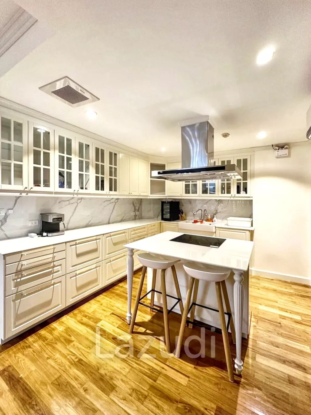 4 Bedroom 5 Bathroom 283.6 Sq.m Watermark Chaophraya