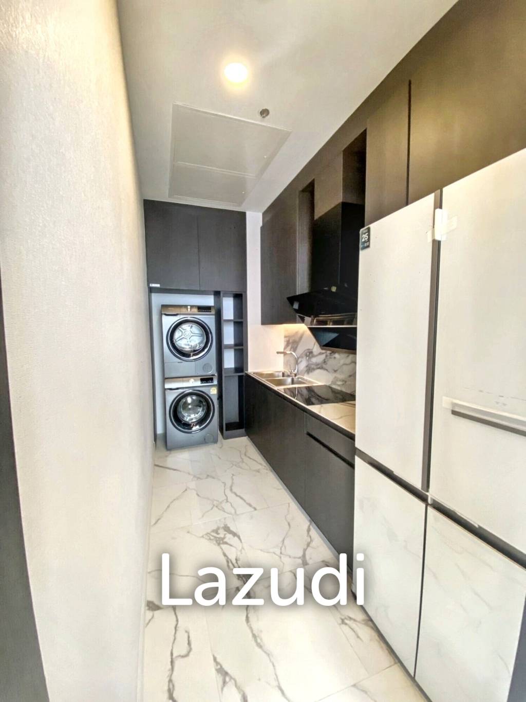 2 Bed 3 Bath 179.62 SQ.M Landmark @ MRTA Station (Siamese Rama 9 Tower B)