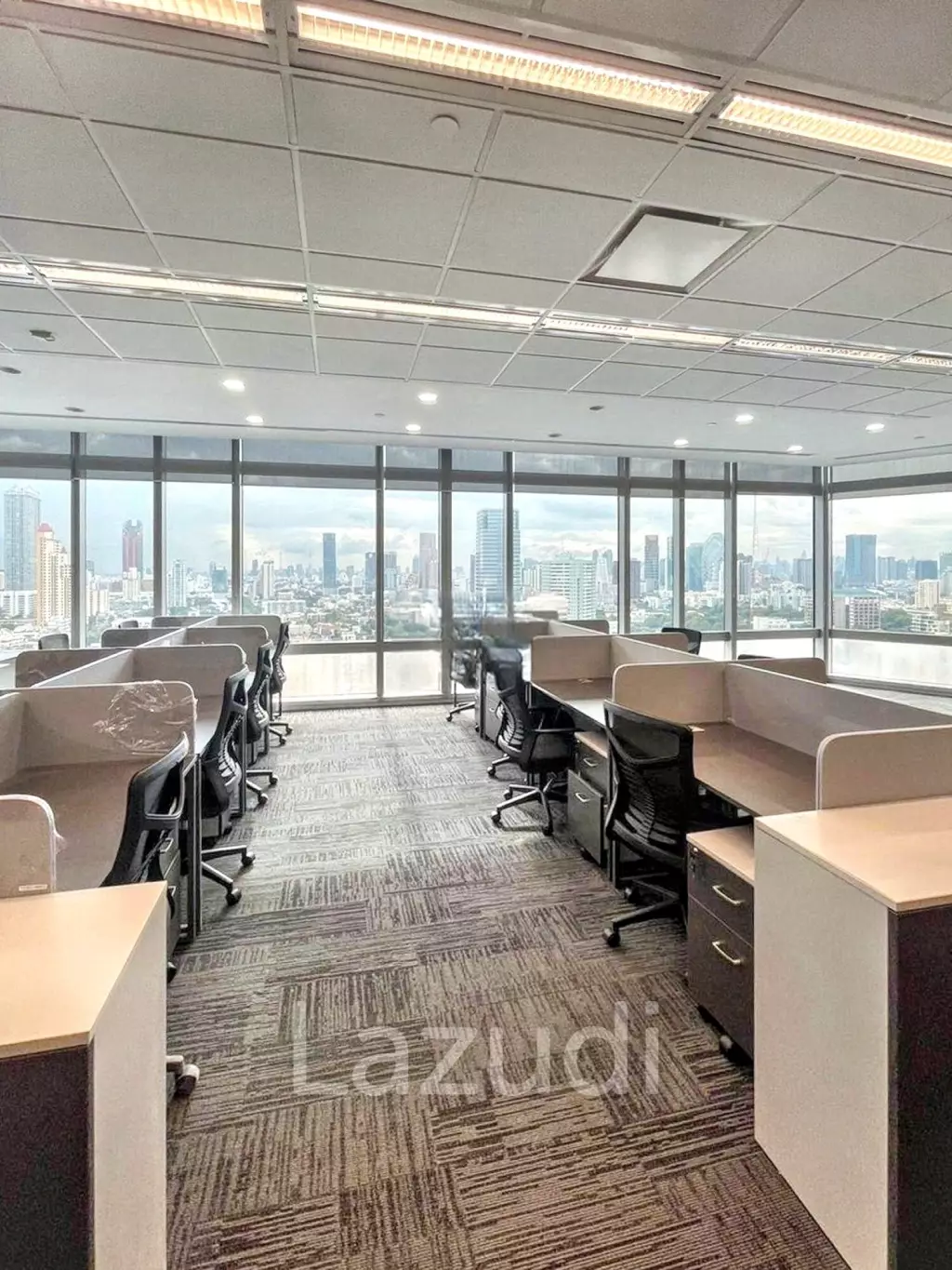 6 Bathrooms office tower for rent at Tipco Tower