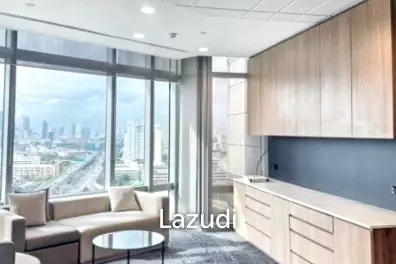 6 Bathrooms office tower for rent at Tipco Tower
