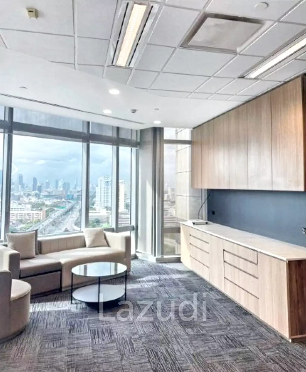 6 Bathrooms office tower for rent at Tipco Tower