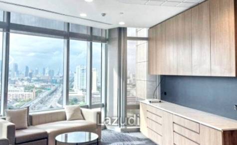 6 Bathrooms office tower for rent at Tipco Tower