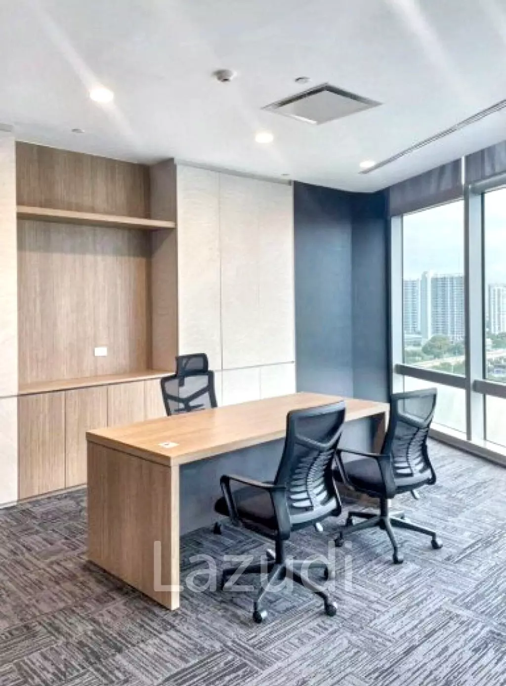 6 Bathrooms office tower for rent at Tipco Tower