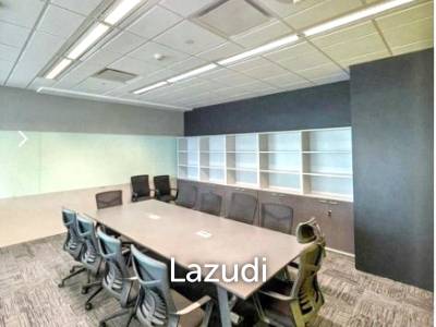 6 Bathrooms office tower for rent at Tipco Tower