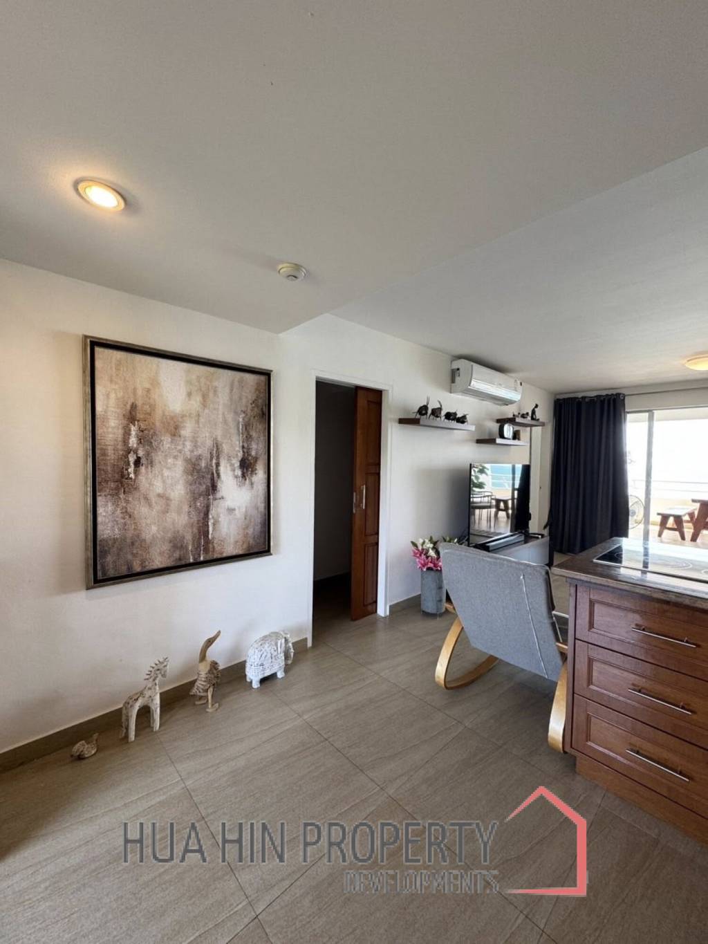 MILFORD PARADISE  HUA HIN : 2 bed beachfront condo with sea views
