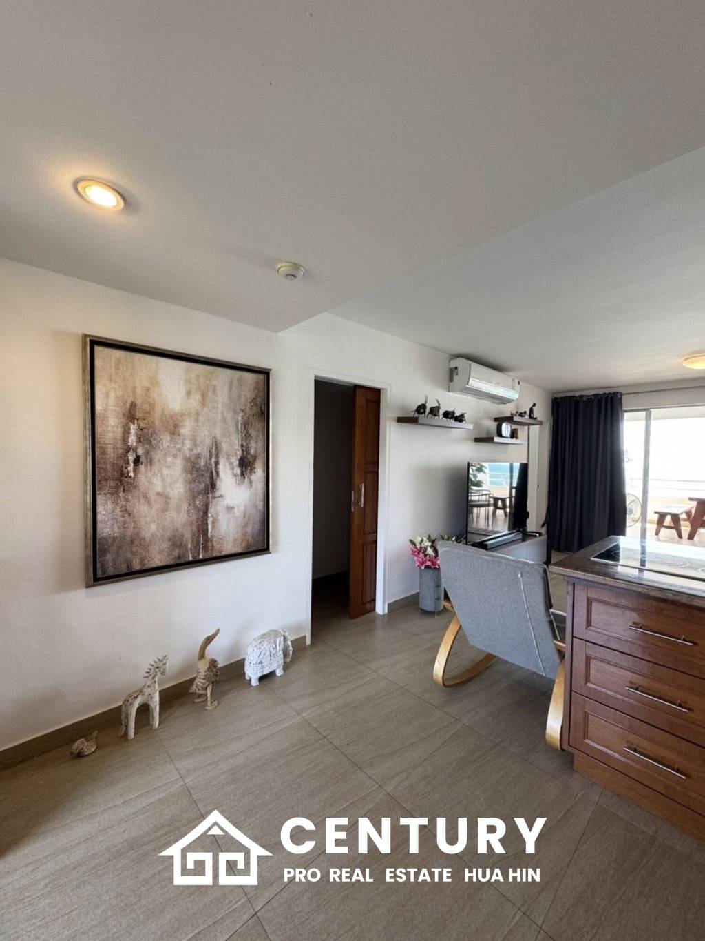 MILFORD PARADISE  HUA HIN : 2 bed beachfront condo with sea views