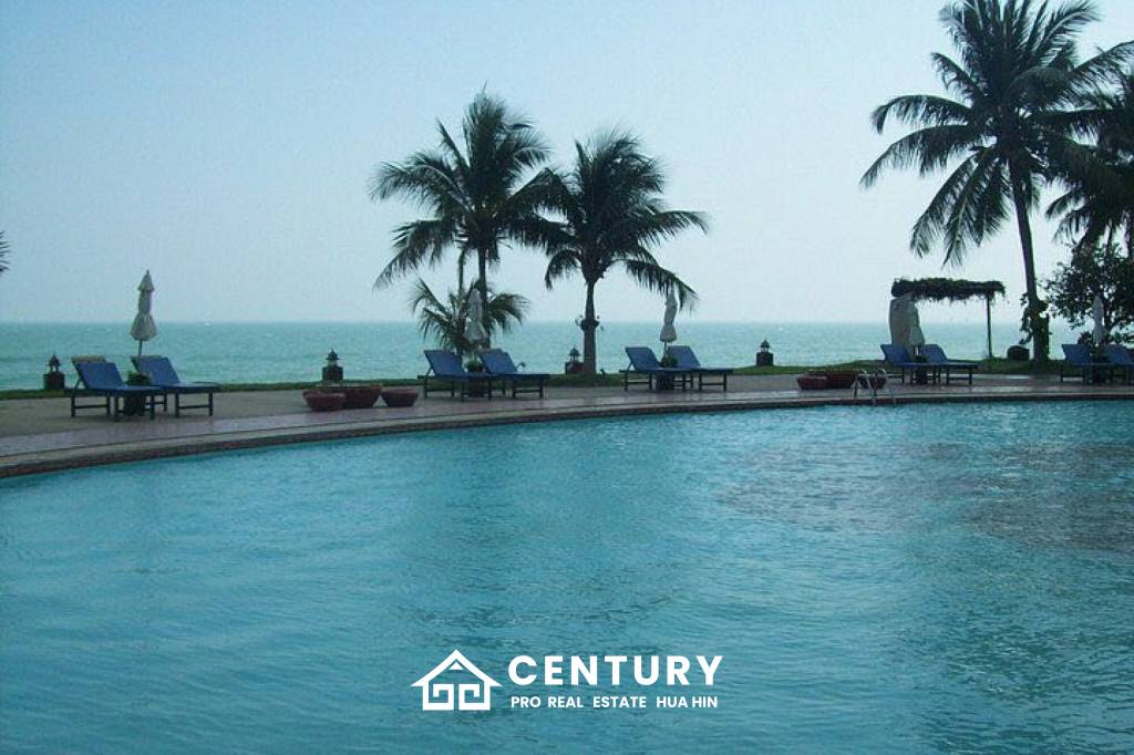 MILFORD PARADISE  HUA HIN : 2 bed beachfront condo with sea views