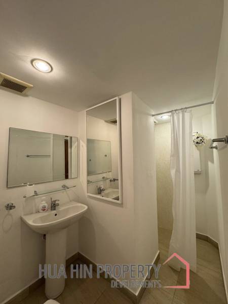 MILFORD PARADISE  HUA HIN : 2 bed beachfront condo with sea views