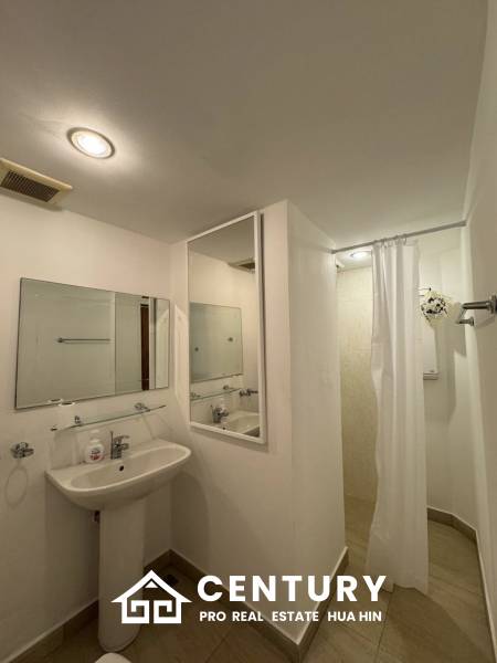 MILFORD PARADISE  HUA HIN : 2 bed beachfront condo with sea views