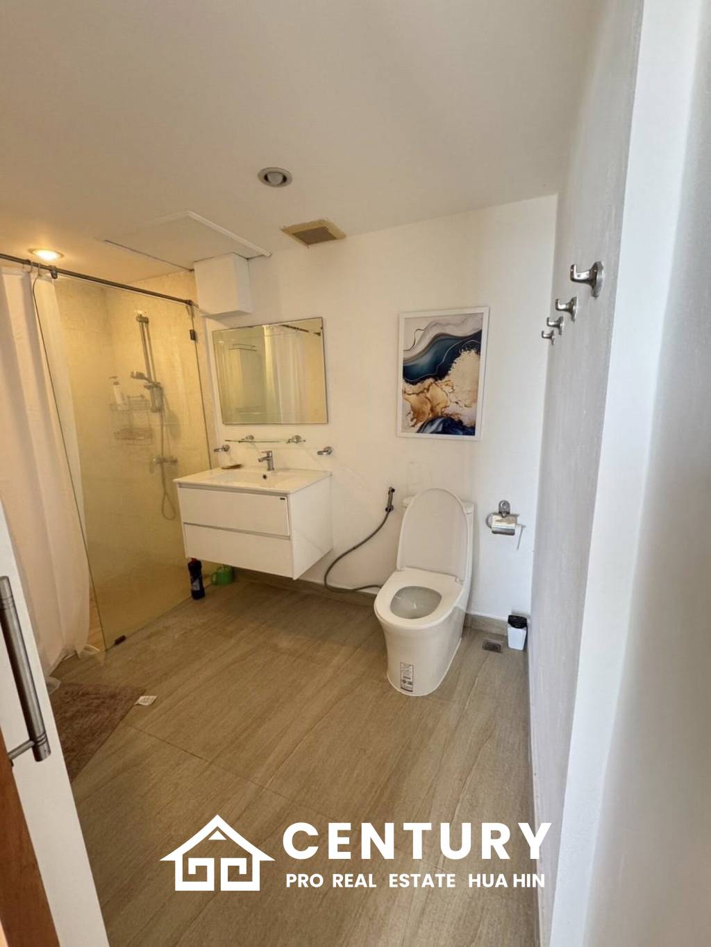 MILFORD PARADISE  HUA HIN : 2 bed beachfront condo with sea views