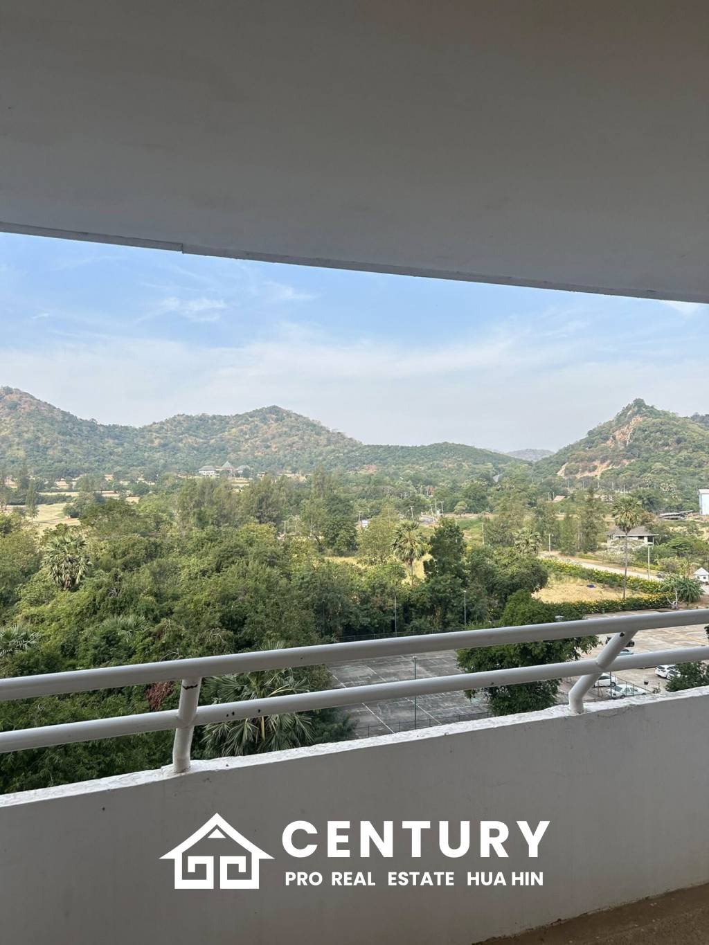 MILFORD PARADISE  HUA HIN : 2 bed beachfront condo with sea views