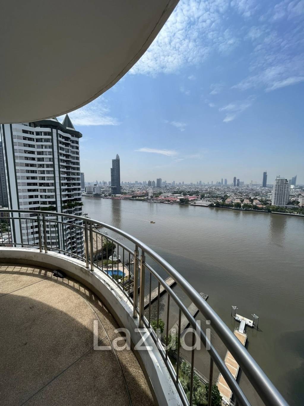 3 Beds 4 Baths 192 SQ.M Supalai River Resort