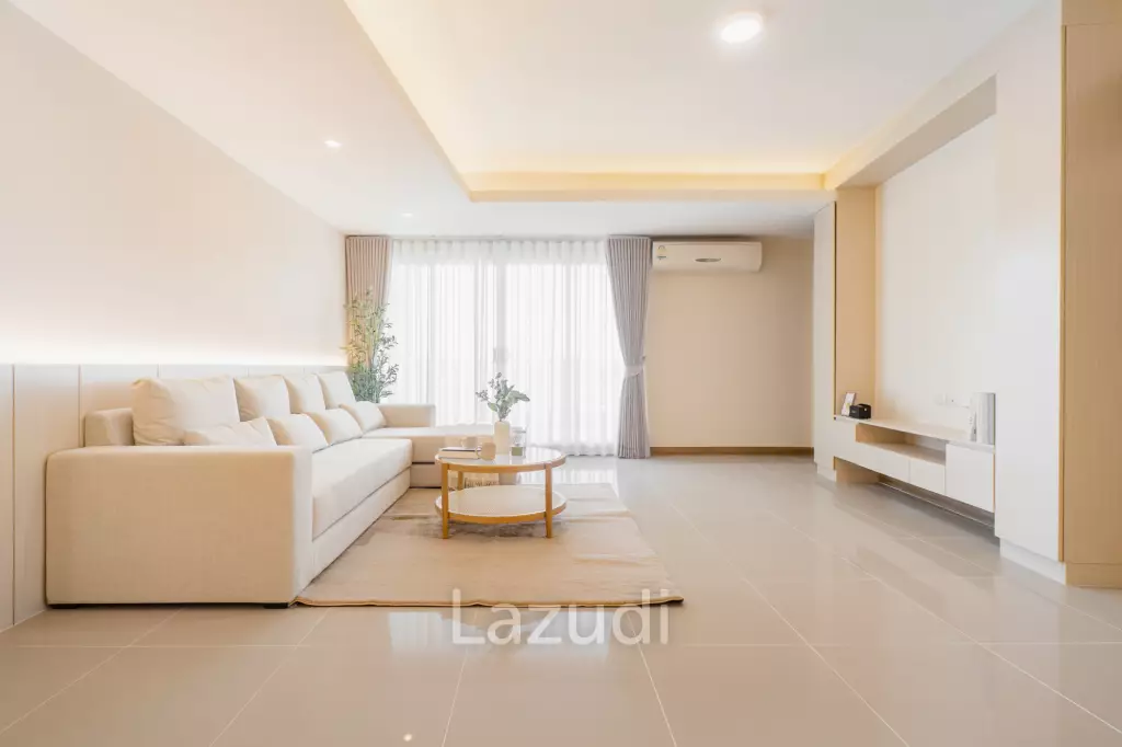 3 Beds 4 Baths 192 SQ.M Supalai River Resort