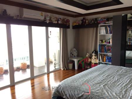 Specious 2-Bedroom Condo 115 SQM with Seaview in Baan Klang Hua Hin
