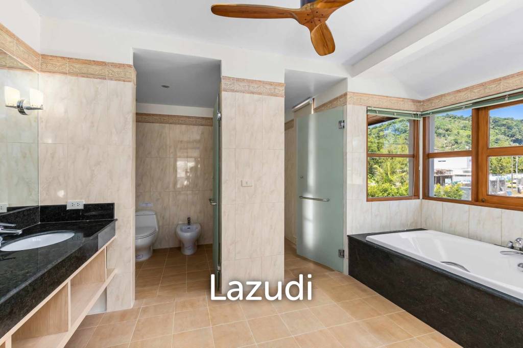 Spacious 700 sq.m 6-Bedroom Pool Villa for Rent in Kathu