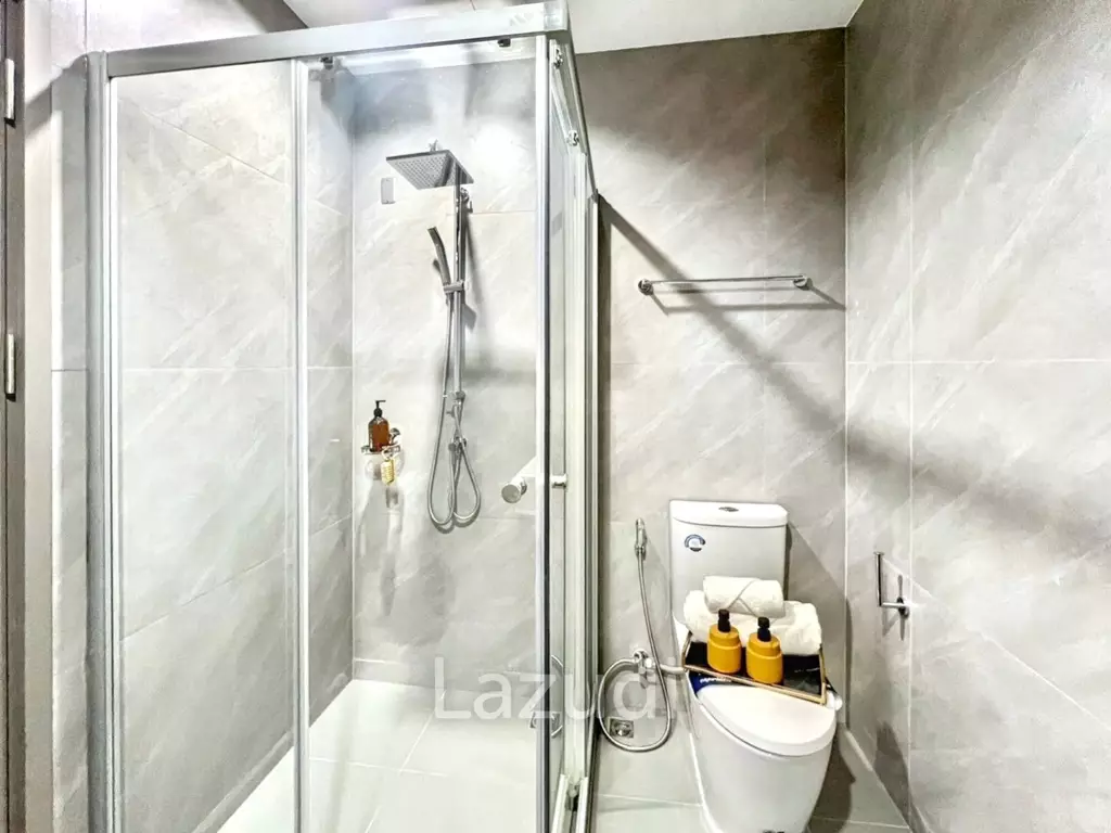 Family-Friendly 2-Bedroom Condo in Phra Khanong