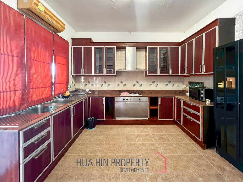 Spacious 4-Bedroom Villa with Pool and Garden on 1,980 SQM Plot