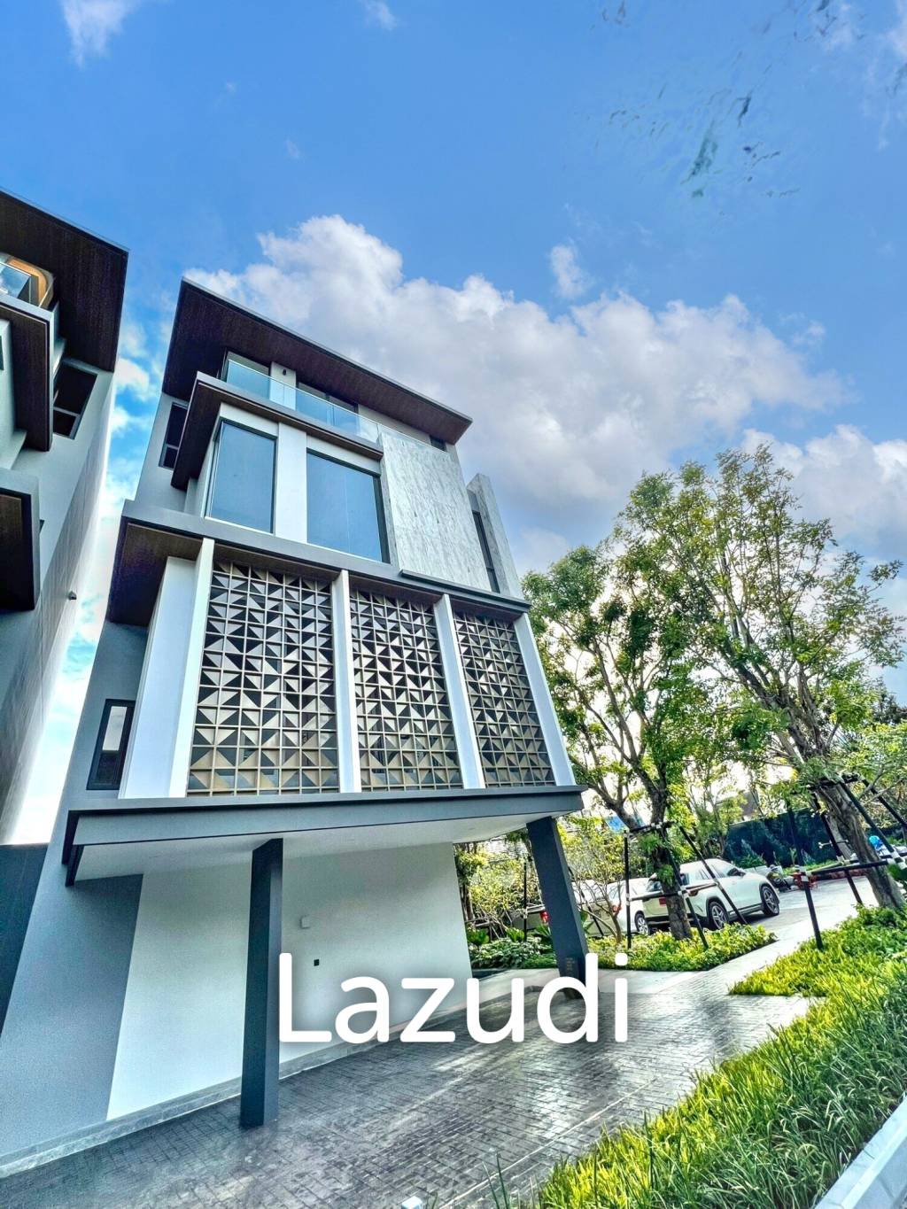 3 Bed 4 Bath 335 SQ.M ARTALE Asoke - Rama 9