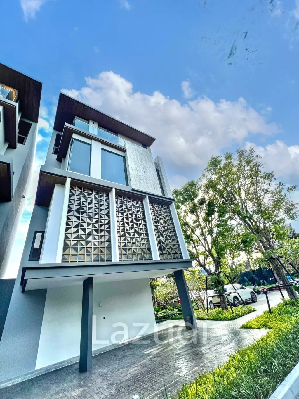 3 Bed 4 Bath 335 SQ.M ARTALE Asoke - Rama 9