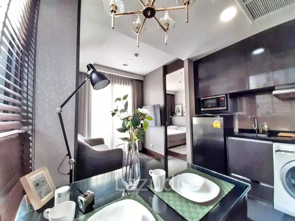 1 Bedroom 1 Bathroom 30 SQ.M The Lumpini 24