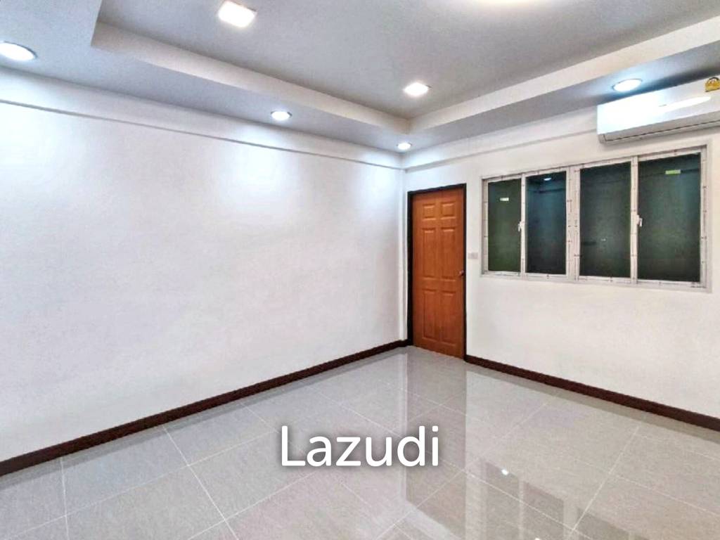 3 Bed 3 Bath 96 SQ.M Town home in Bang Chak