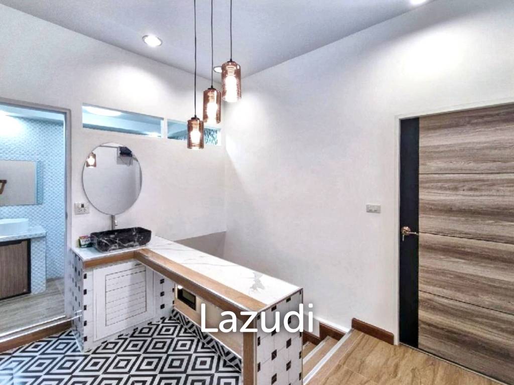 3 Bed 3 Bath 96 SQ.M Town home in Bang Chak