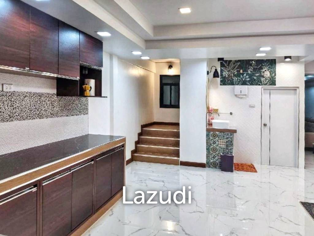 3 Bed 3 Bath 96 SQ.M Town home in Bang Chak