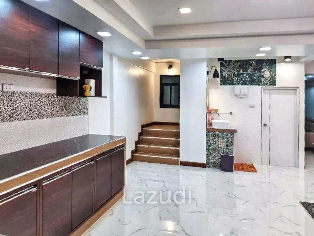 3 Bed 3 Bath 96 SQ.M Town home in Bang Chak