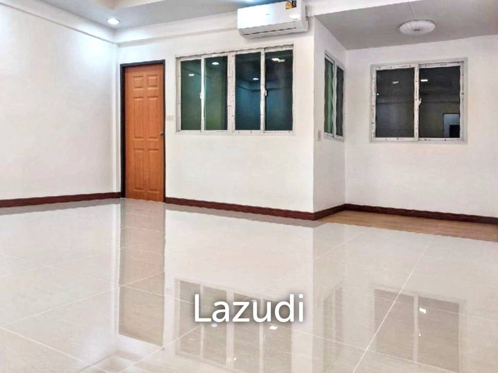 3 Bed 3 Bath 96 SQ.M Town home in Bang Chak