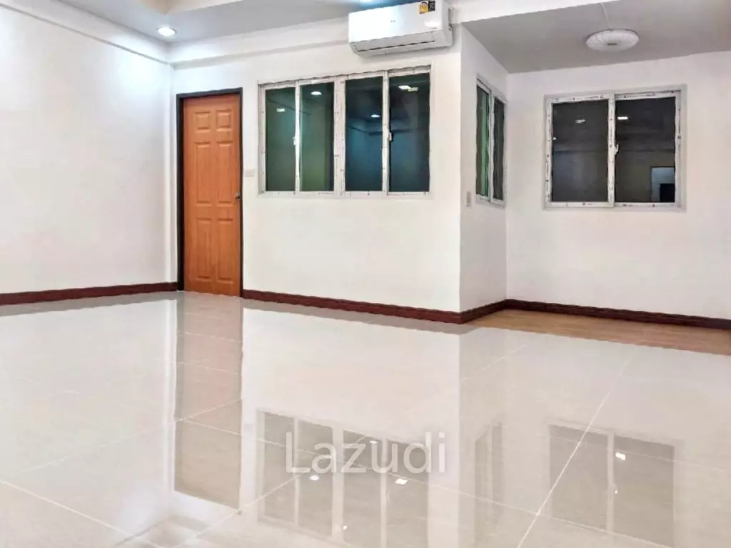 3 Bed 3 Bath 96 SQ.M Town home in Bang Chak