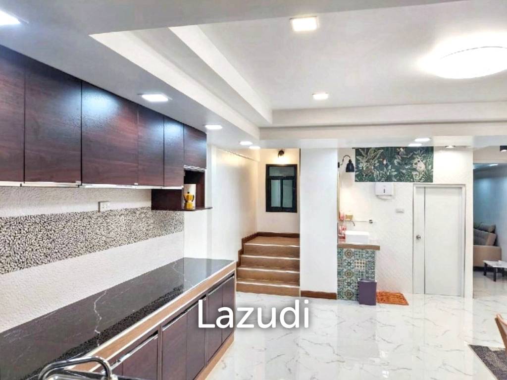 3 Bed 3 Bath 96 SQ.M Town home in Bang Chak