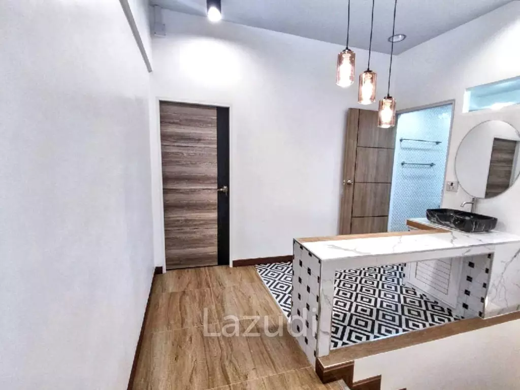 3 Bed 3 Bath 96 SQ.M Town home in Bang Chak