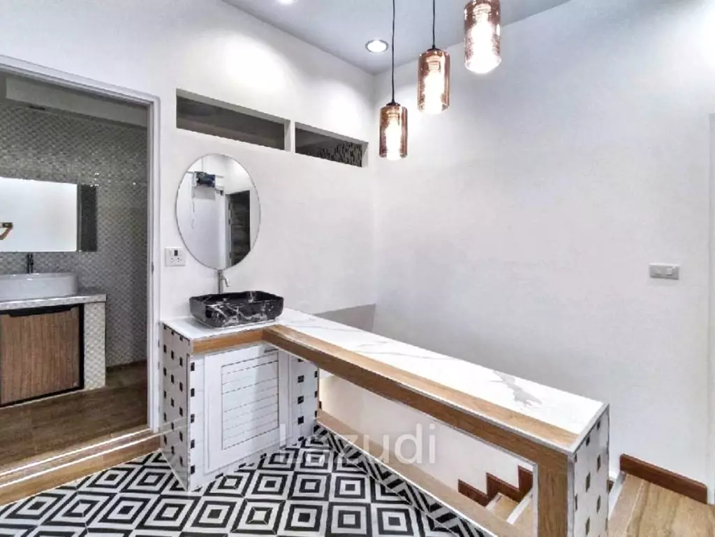 3 Bed 3 Bath 96 SQ.M Town home in Bang Chak