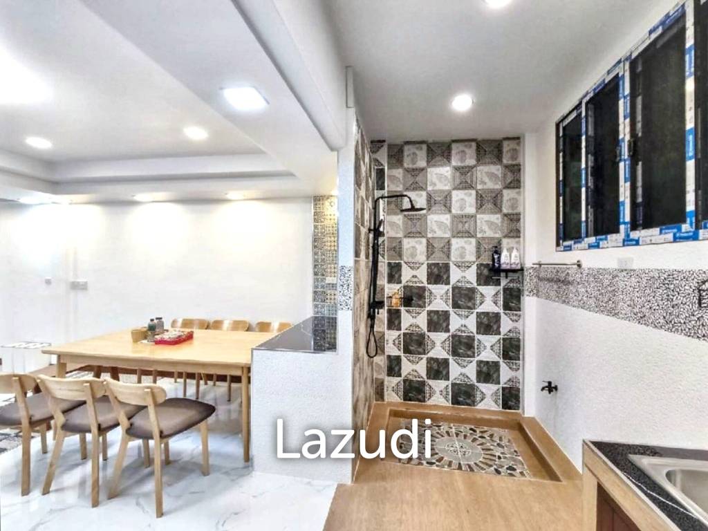 3 Bed 3 Bath 96 SQ.M Town home in Bang Chak