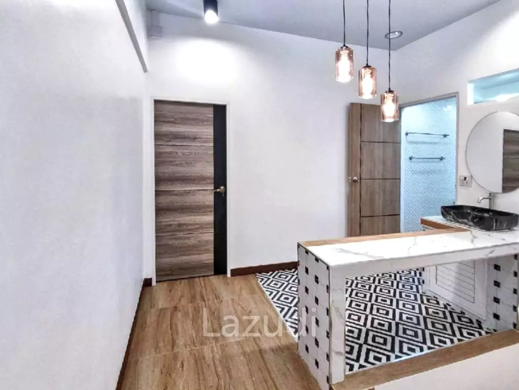 3 Bed 3 Bath 96 SQ.M Town home in Bang Chak