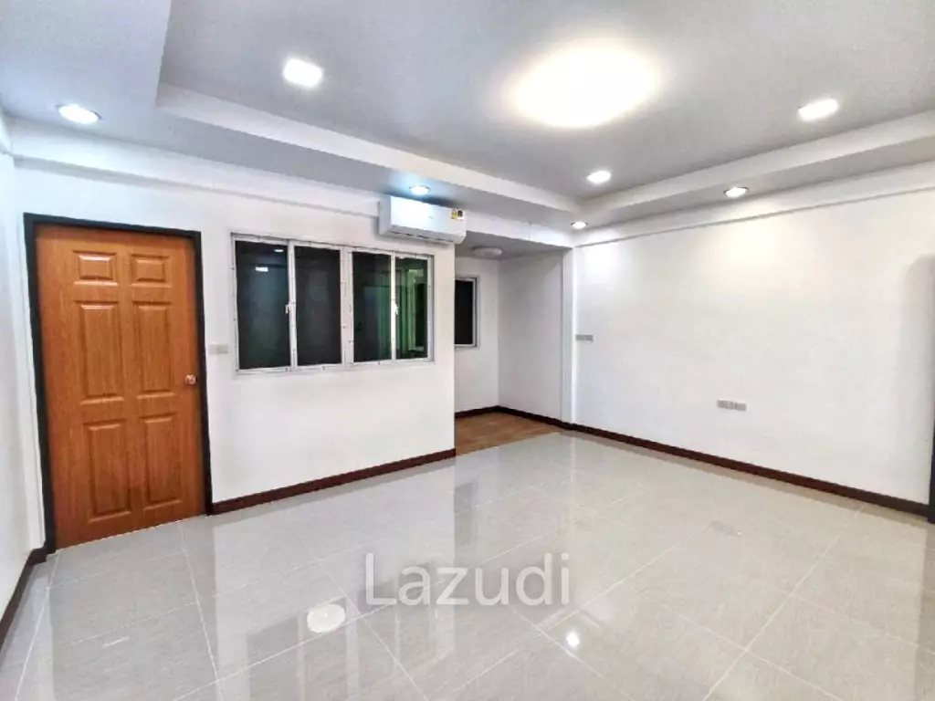 3 Bed 3 Bath 96 SQ.M Town home in Bang Chak